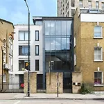 Stylish 2-Bed Flat Next To Tower Of London