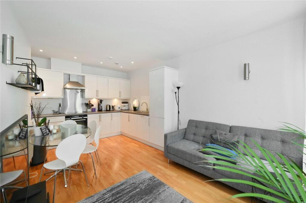 Stylish 2-bed Flat Next To Tower Of Apartamento *